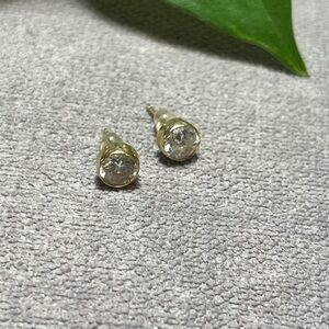 Elegant Gold and zirconia Stud Earrings